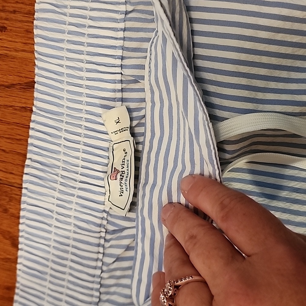 Vineyard Vines performance skirt - Picture 2 of 3